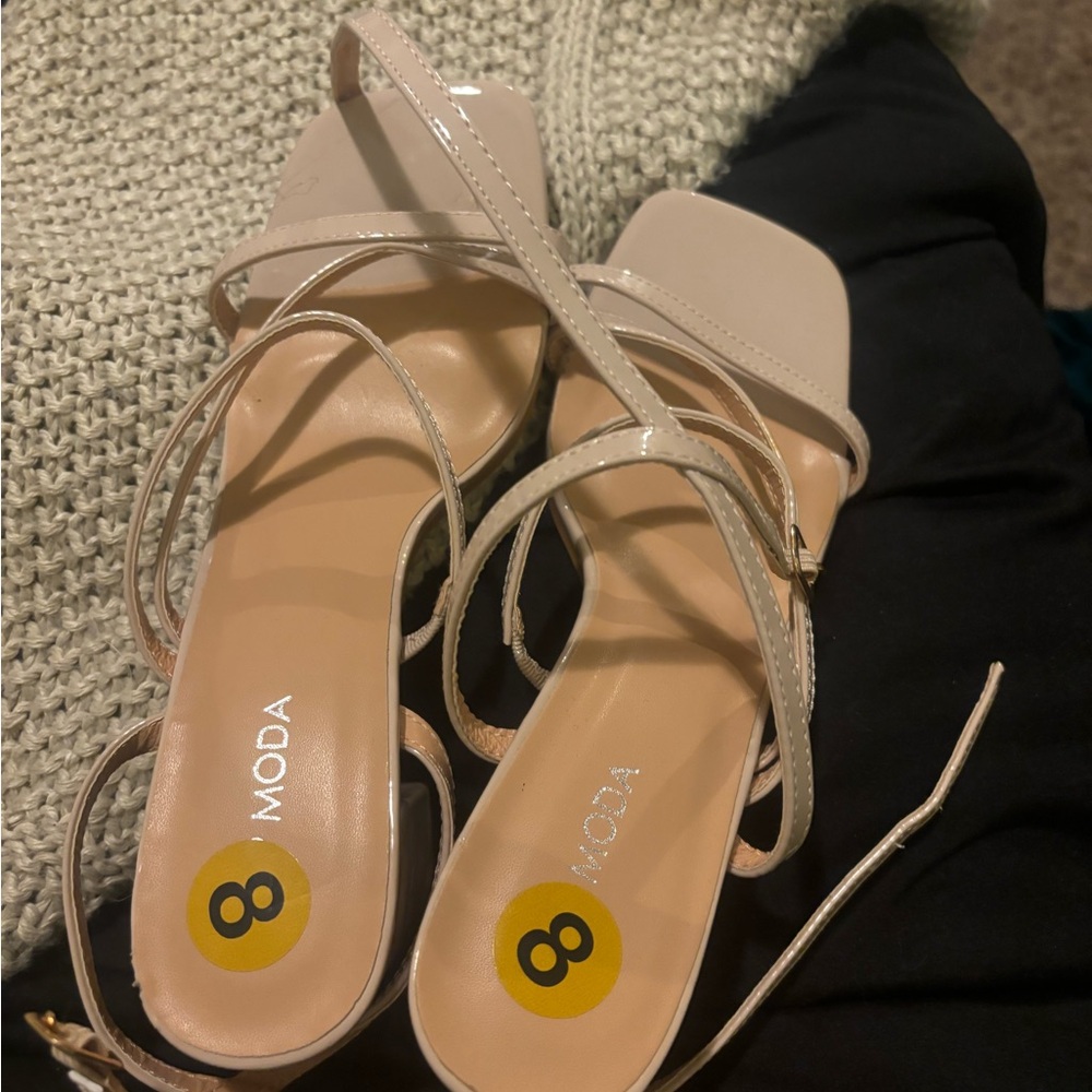 Moda Women's Beige Strappy Heels